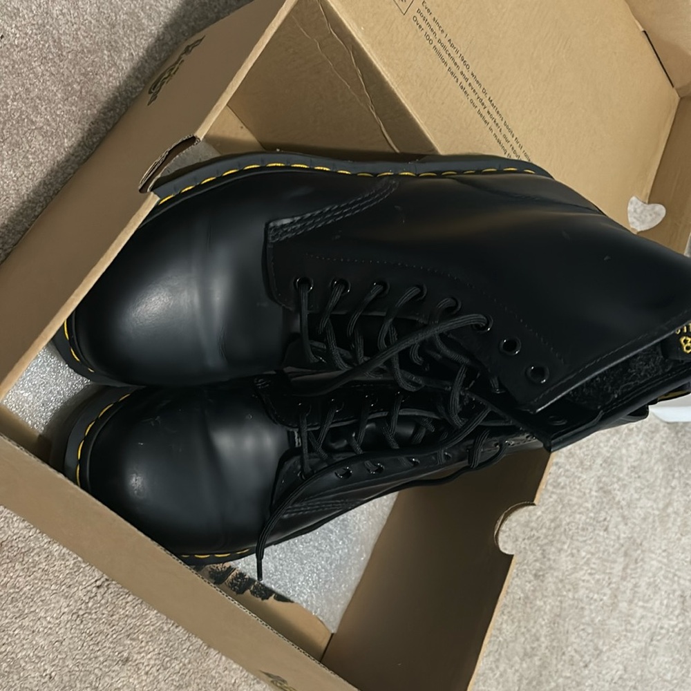 DR MARTENS